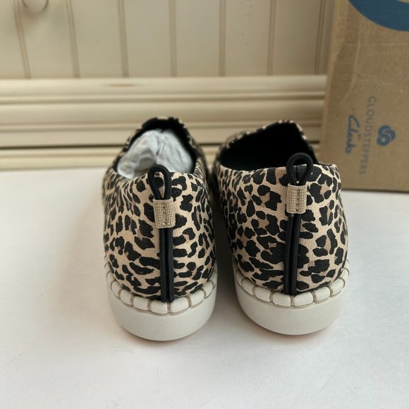 Clarks Cloudsteppers Sneakers Slip On Leopard Print Cushion Soft Shoes Walking - Picture 5 of 15